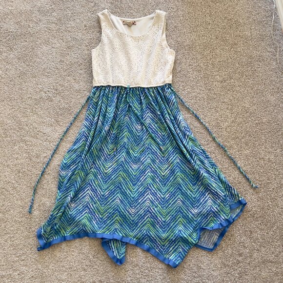 Y2k Blue & White asymmetrical Crochet Lace Dress - Picture 9 of 9